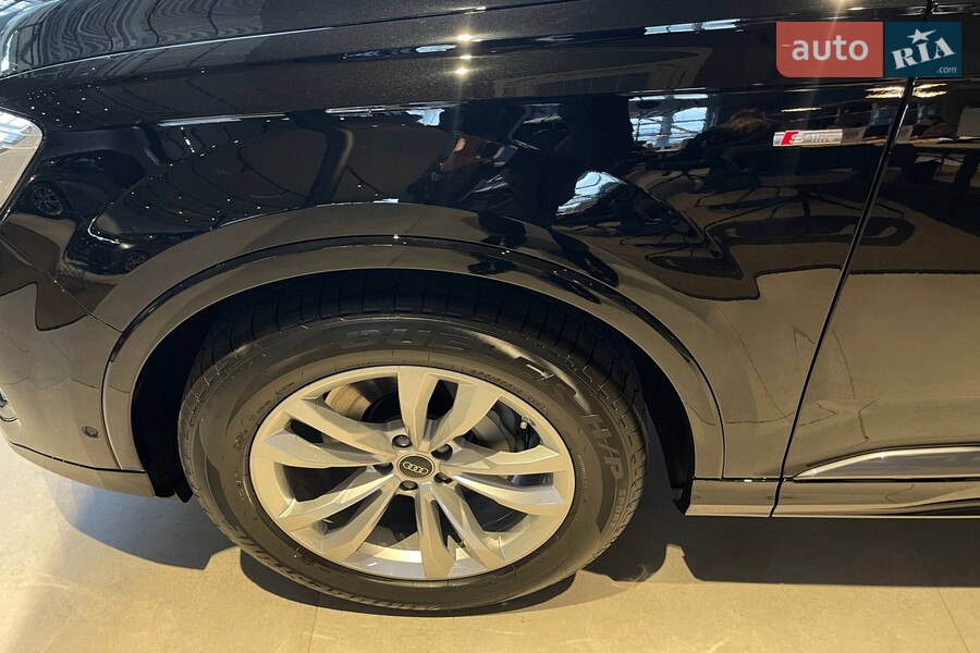 Audi Q7 - фото 26