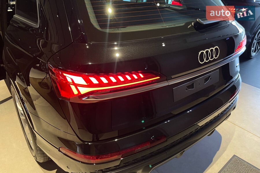 Audi Q7 - фото 12