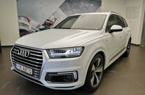 Audi Q7 Base