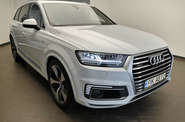 Audi Q7 Base