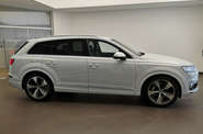 Audi Q7 Base