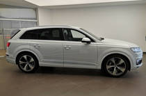 Audi Q7 Base