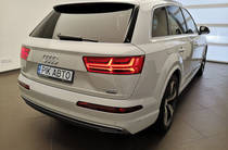 Audi Q7 Base