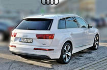 Audi Q7 Base