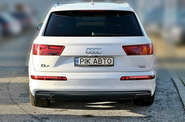 Audi Q7 Base