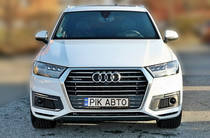 Audi Q7 Base