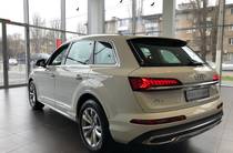 Audi Q7 Base