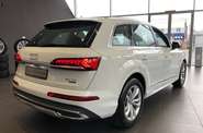 Audi Q7 Base