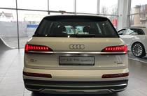 Audi Q7 Base