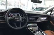 Audi Q7 Base