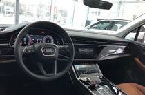 Audi Q7 Base