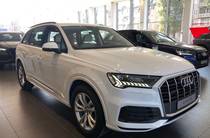 Audi Q7 Basis