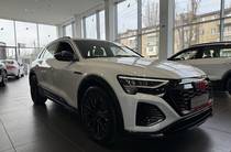 Audi Q8 e-tron Base