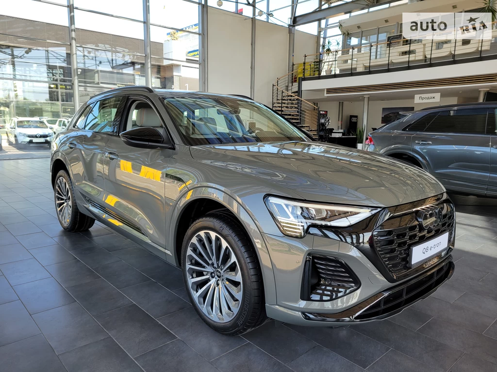 Audi Q8 e-tron Base