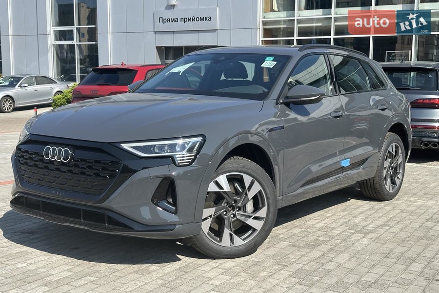 Audi Q8 e-tron - фото 1