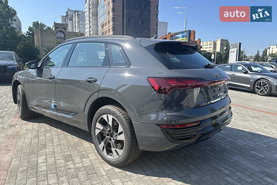 Audi Q8 e-tron - фото 15