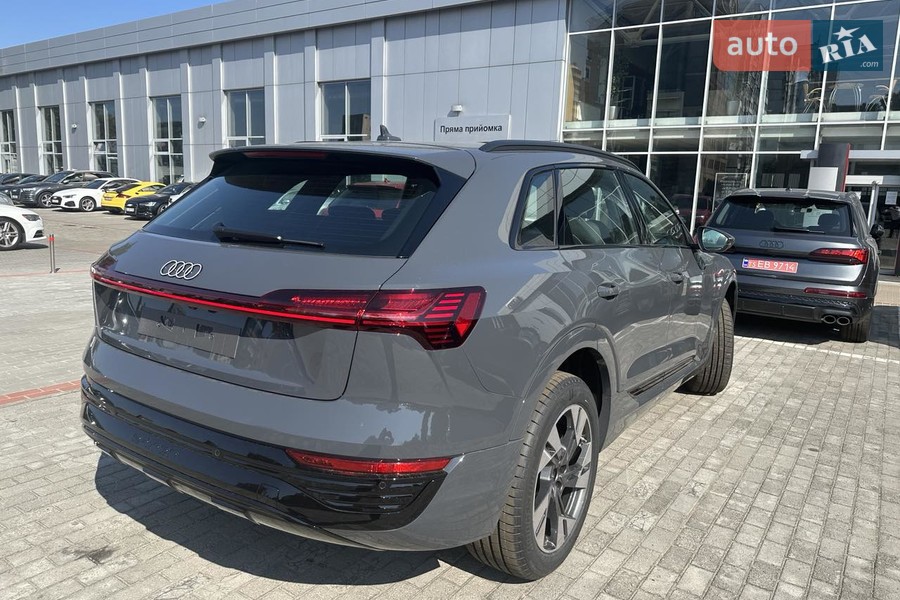 Audi Q8 e-tron - фото 6