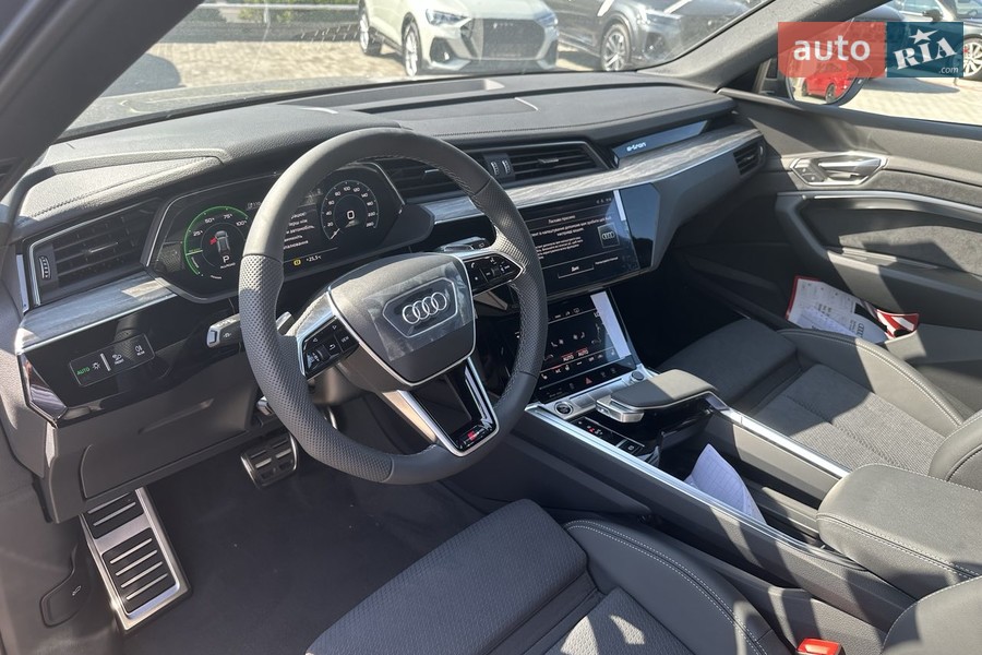 Audi Q8 e-tron - фото 17