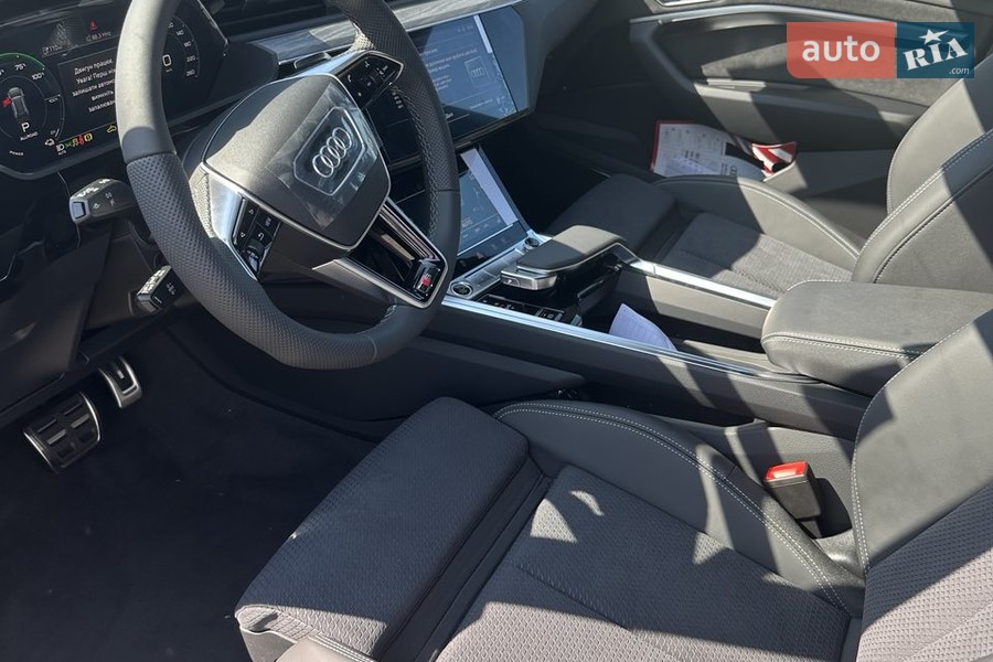 Audi Q8 e-tron - фото 18