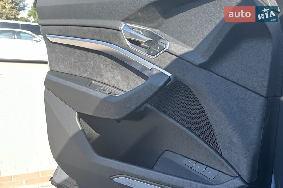 Audi Q8 e-tron - фото 12