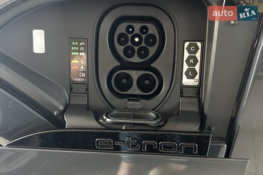 Audi Q8 e-tron - фото 26