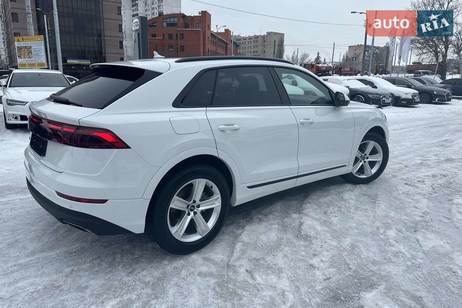 Audi Q8 - фото 27