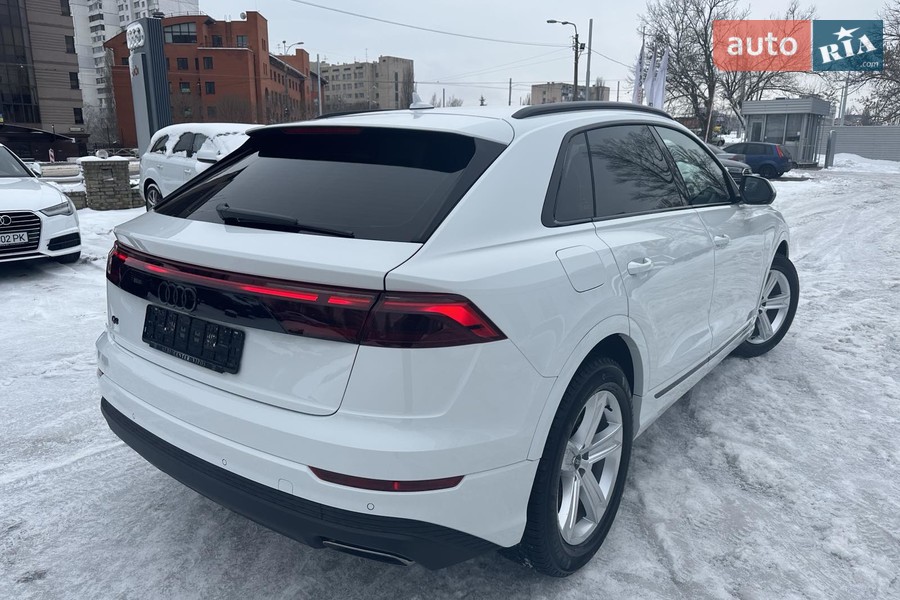 Audi Q8 - фото 26