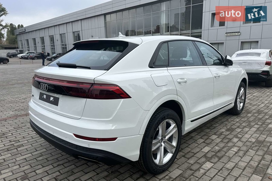 Audi Q8 - фото 6