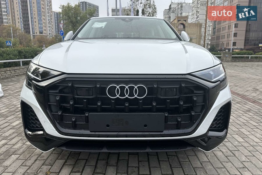 Audi Q8 - фото 1