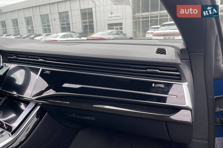 Audi Q8 - фото 17