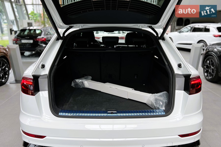 Audi Q8 - фото 13