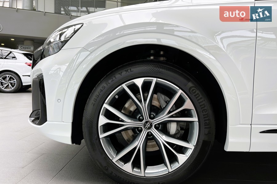 Audi Q8 - фото 11