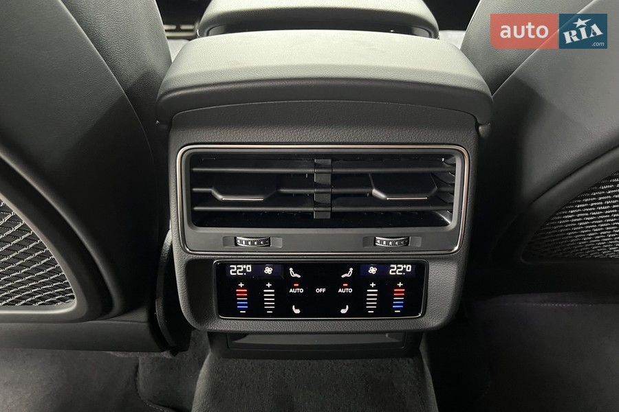 Audi Q8 - фото 27