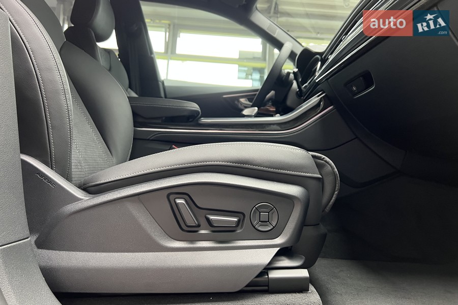 Audi Q8 - фото 37