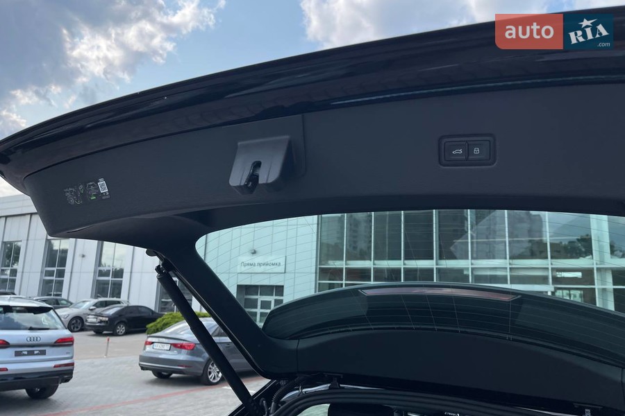 Audi Q8 - фото 31