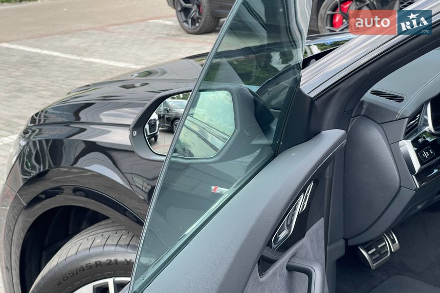 Audi Q8 - фото 16