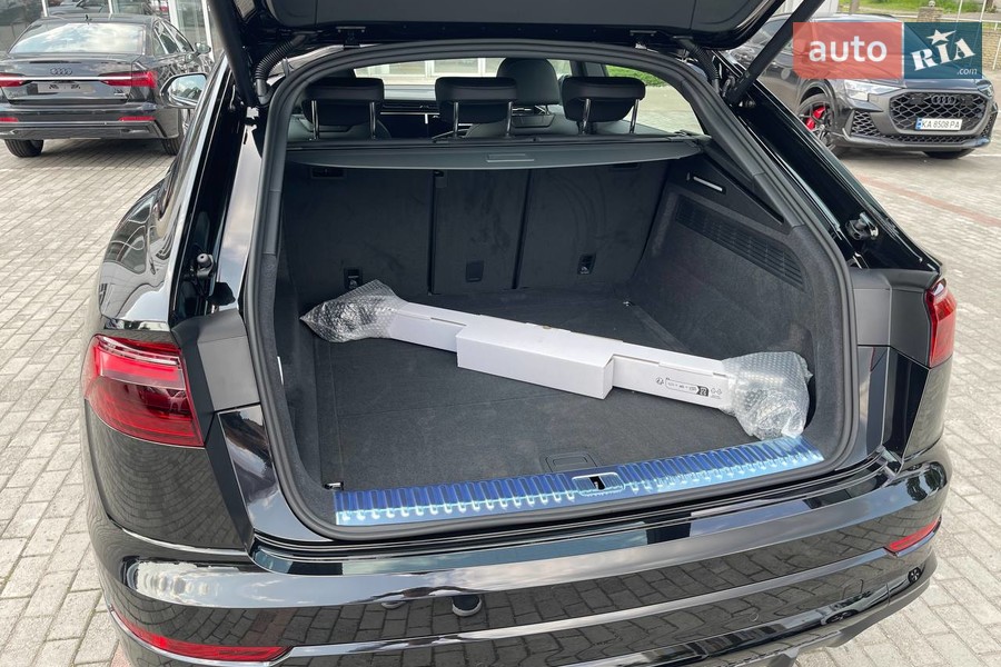 Audi Q8 - фото 30