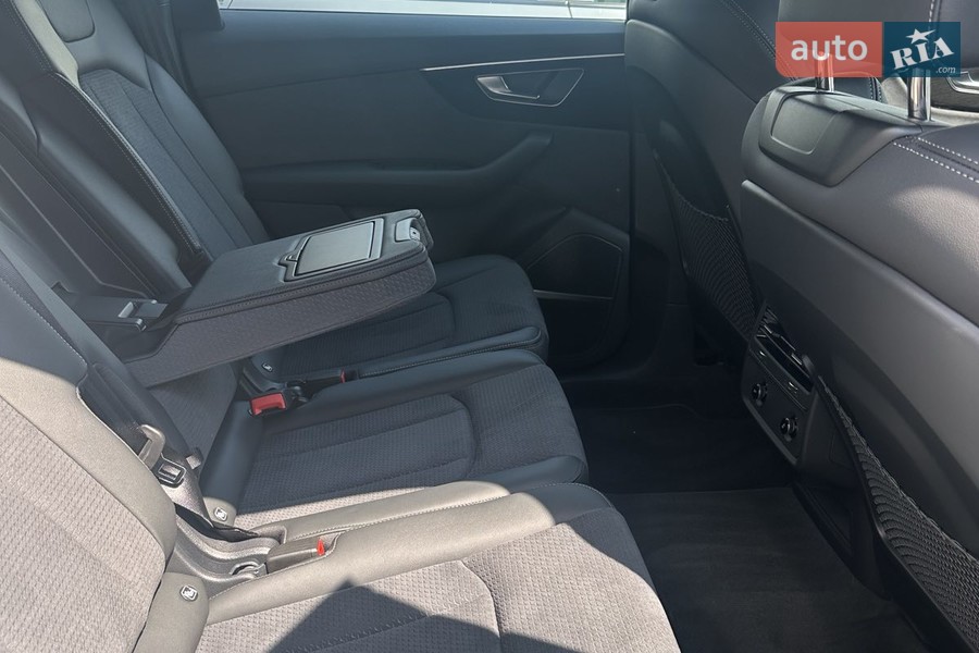 Audi Q8 - фото 11