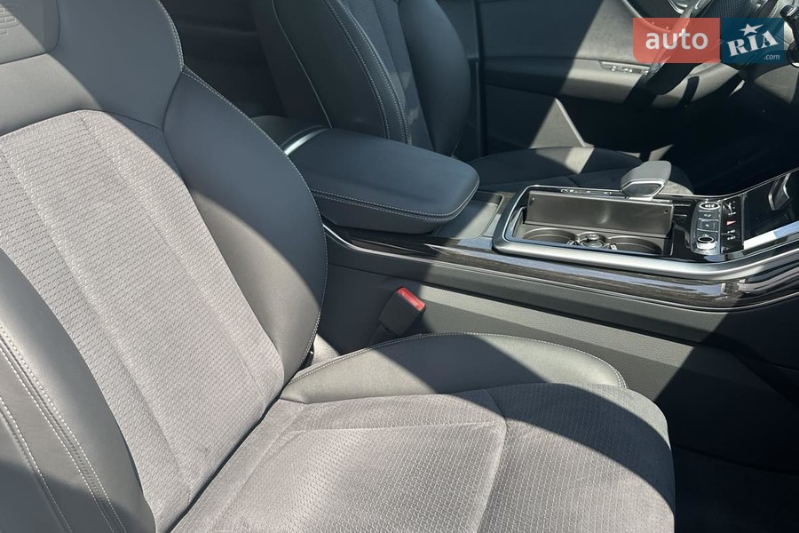 Audi Q8 - фото 12