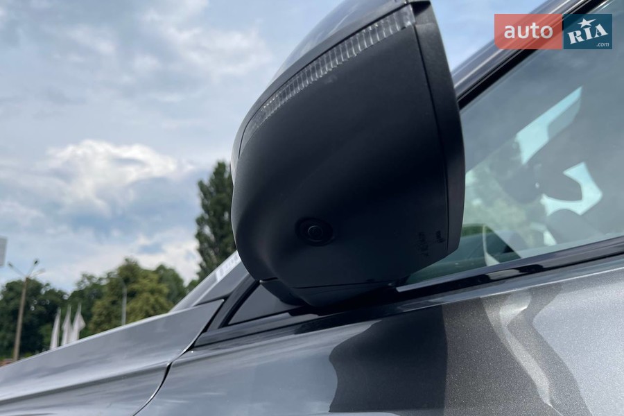 Audi Q8 - фото 16