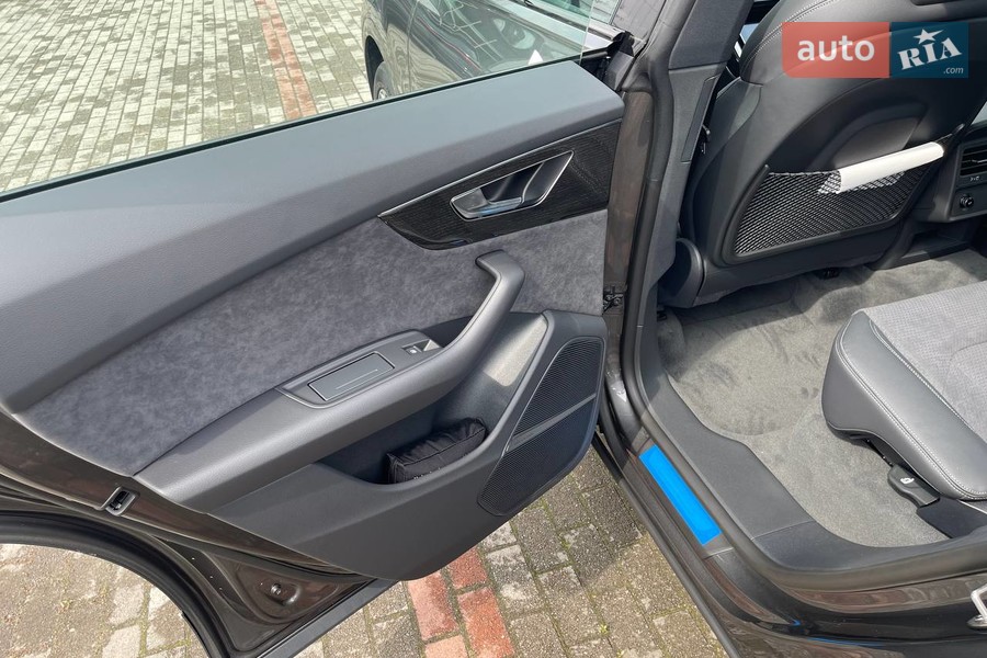Audi Q8 - фото 18