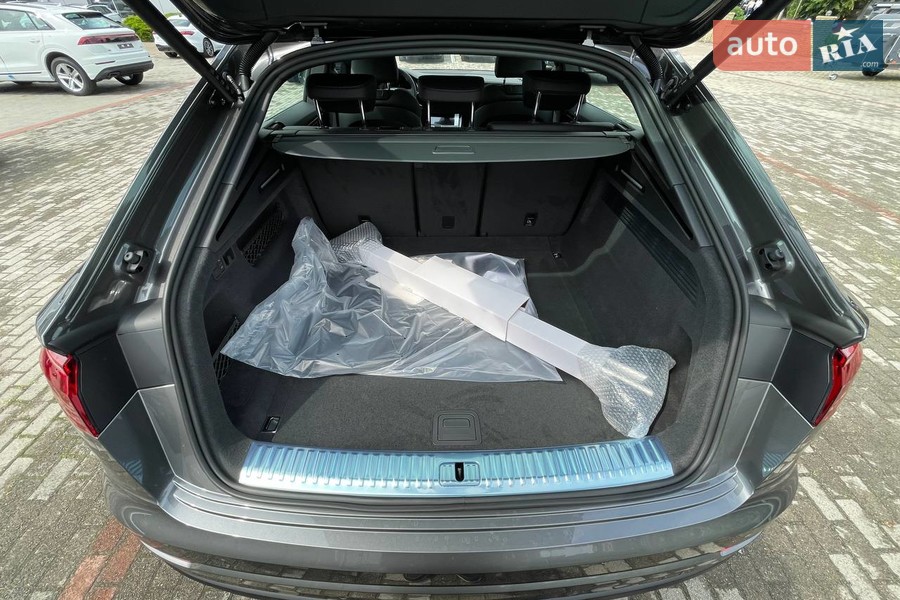 Audi Q8 - фото 21