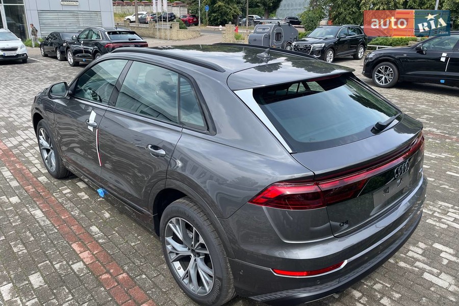 Audi Q8 - фото 5