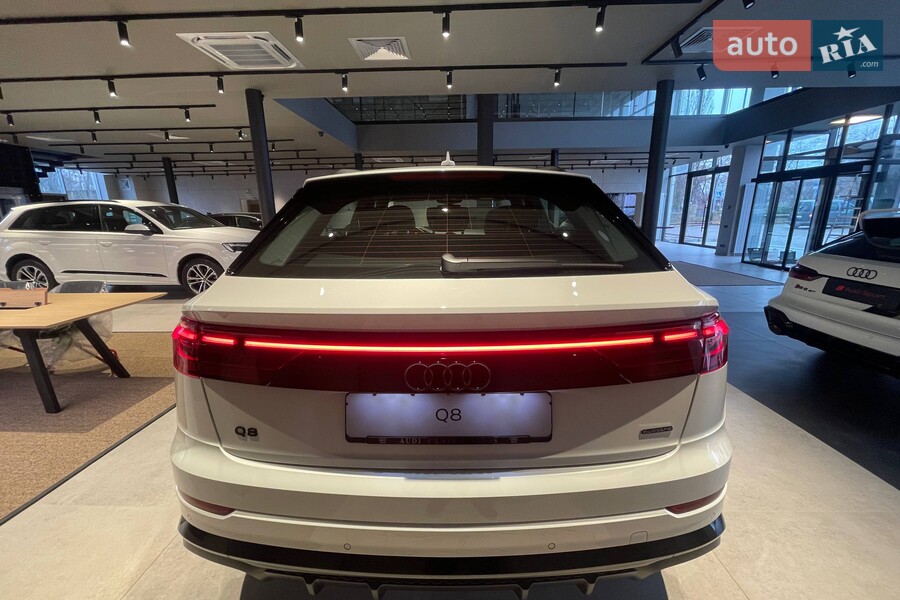 Audi Q8 - фото 30