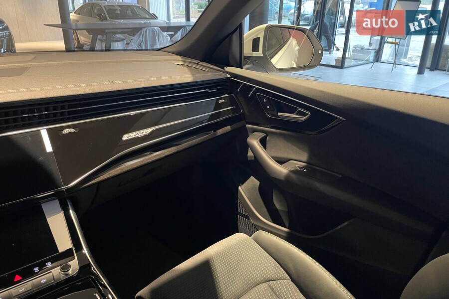 Audi Q8 - фото 24