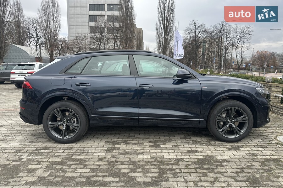 Audi Q8 - фото 1