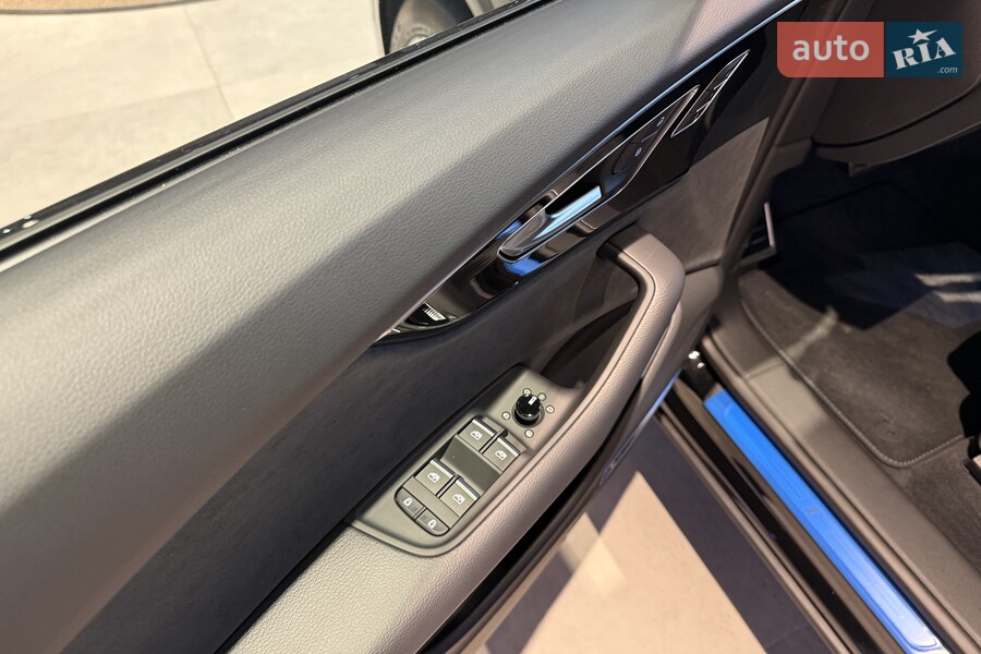 Audi Q8 - фото 32