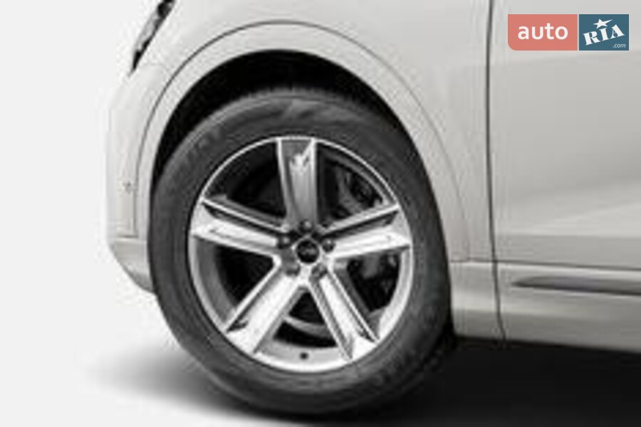 Audi Q8 - фото 4