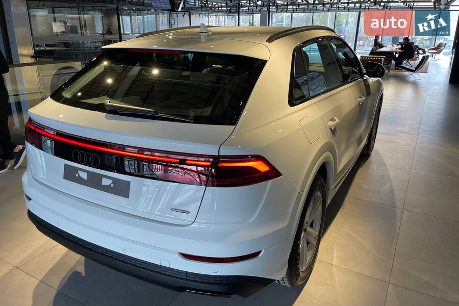 Audi Q8 - фото 12