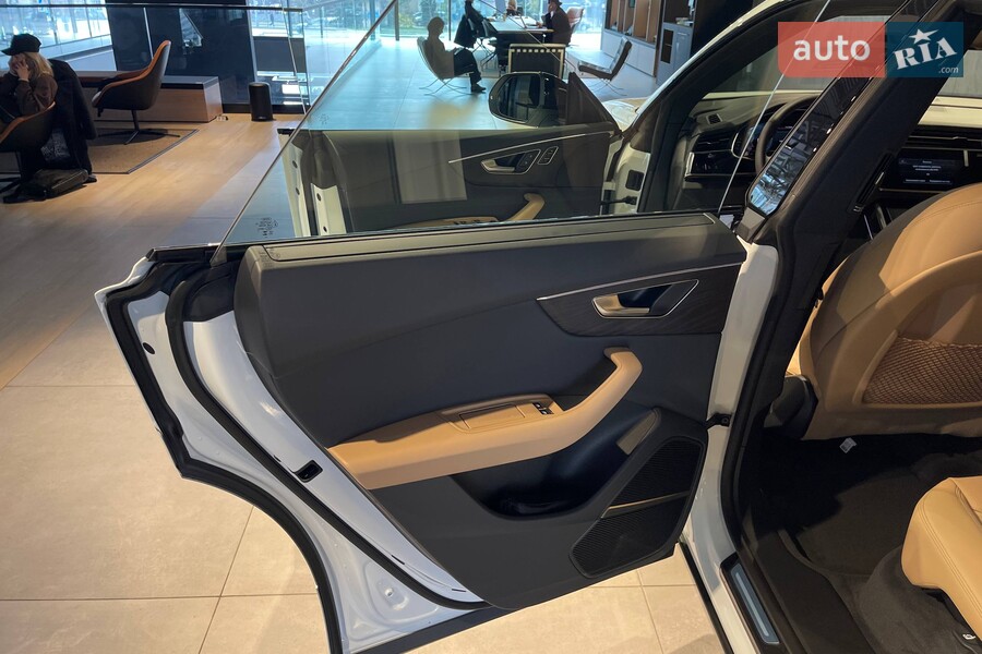 Audi Q8 - фото 24